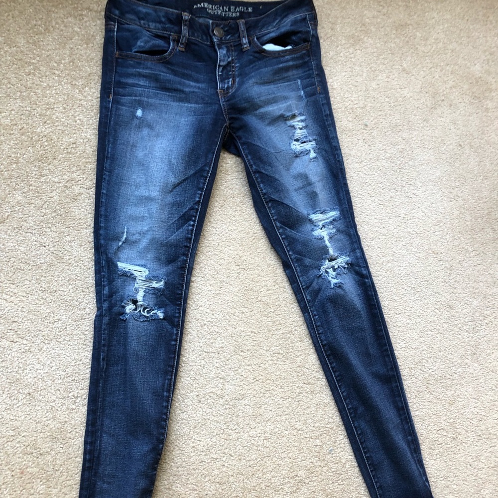 Lightly distressed AE Jeggings